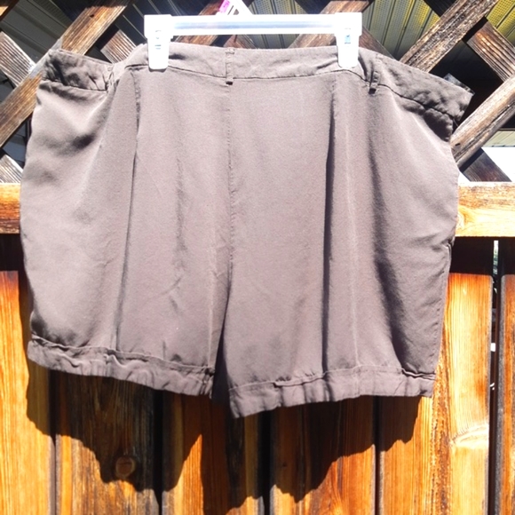 Forever 21 Forest Green loose fit shorts - Picture 6 of 7